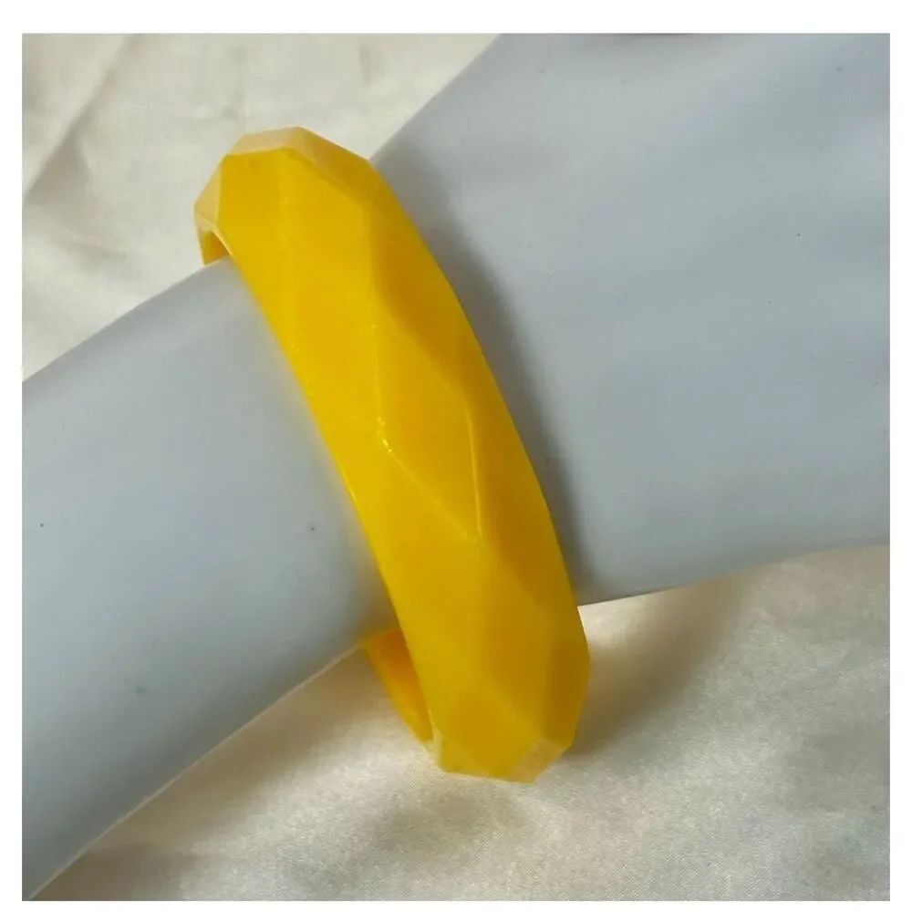 Yellow bangle bracelet - Picture 3 of 5